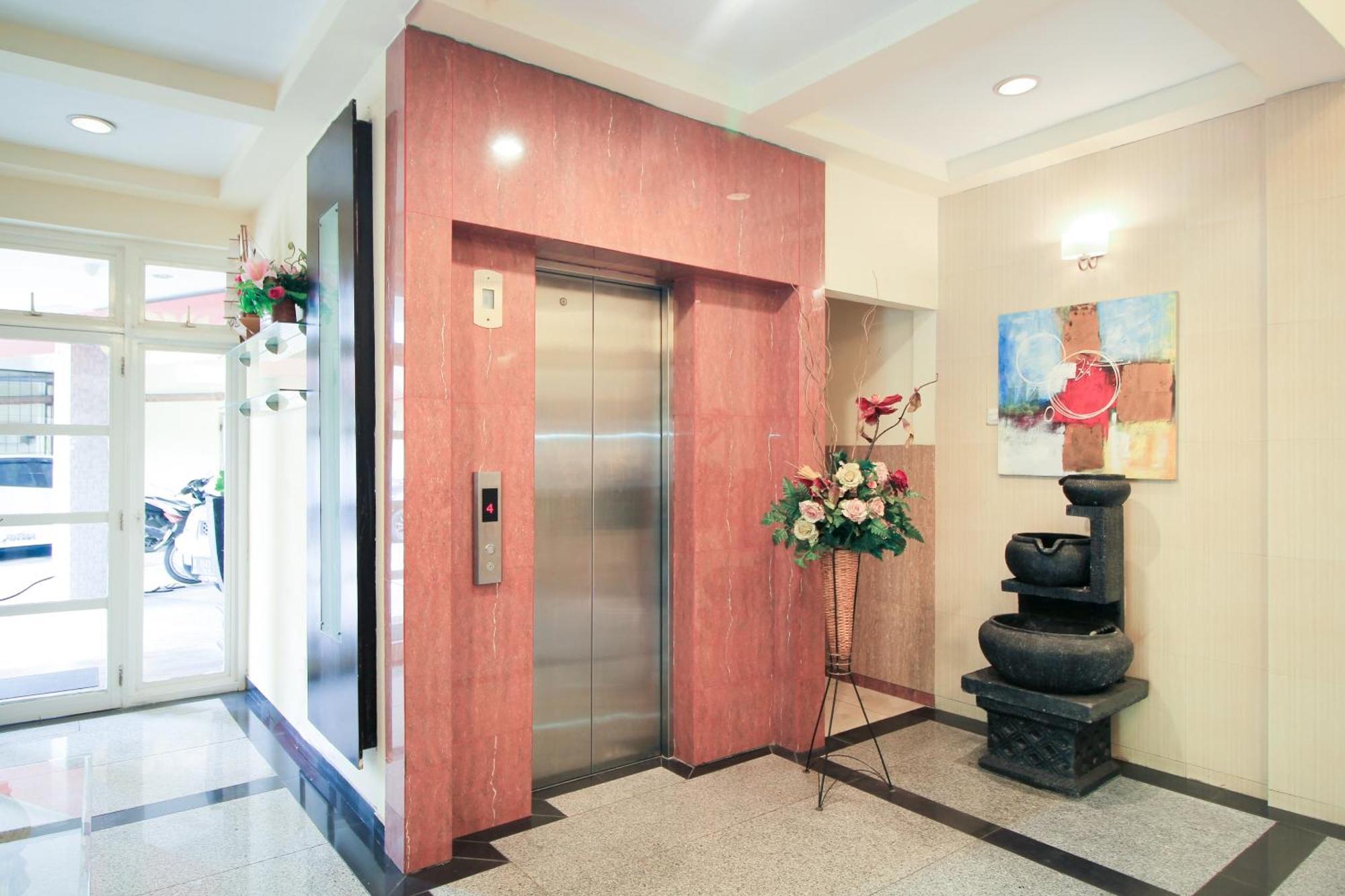 Super Oyo Capital O 175 K-60 Residence Surabaya Exterior photo