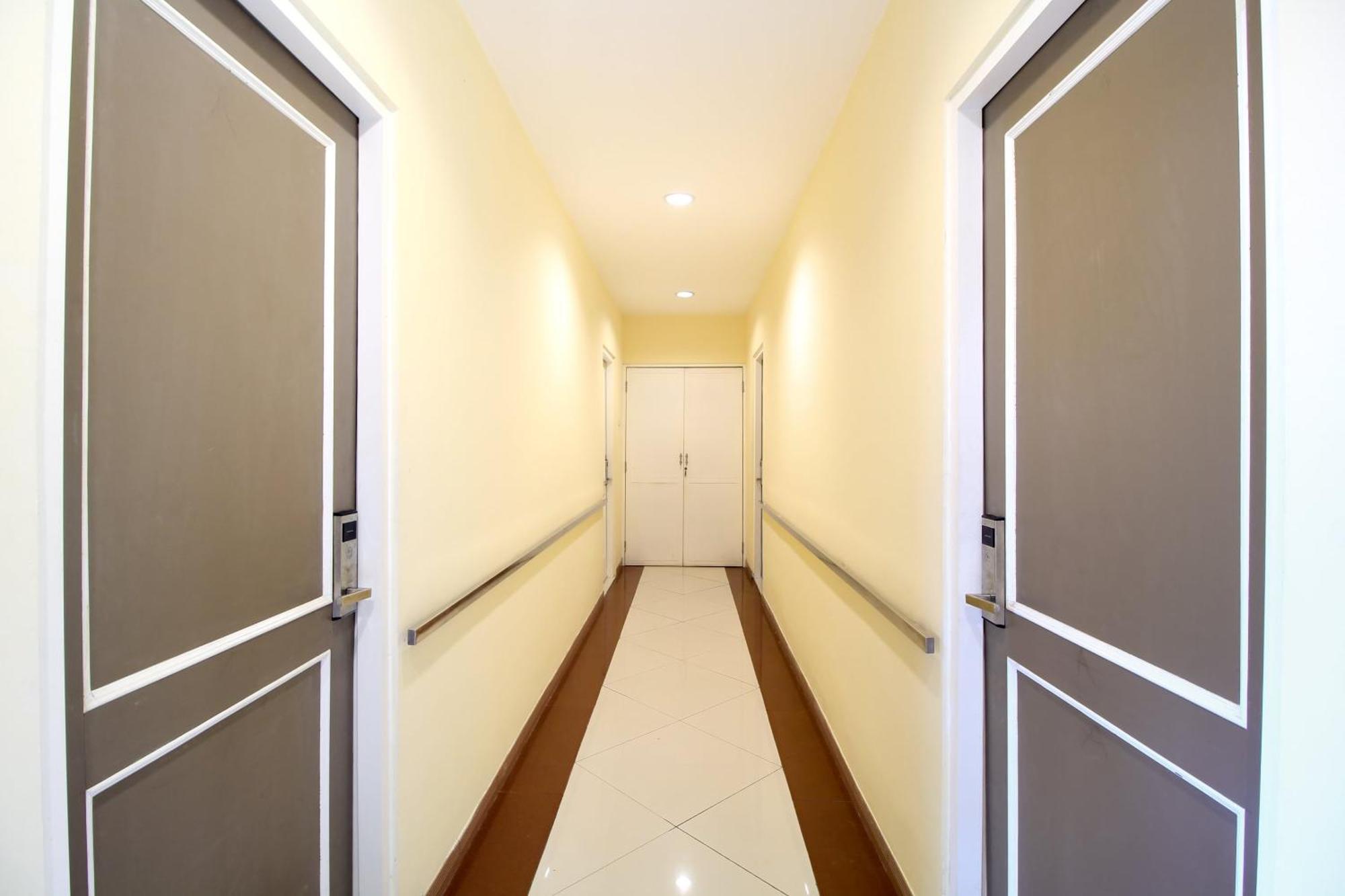 Super Oyo Capital O 175 K-60 Residence Surabaya Exterior photo