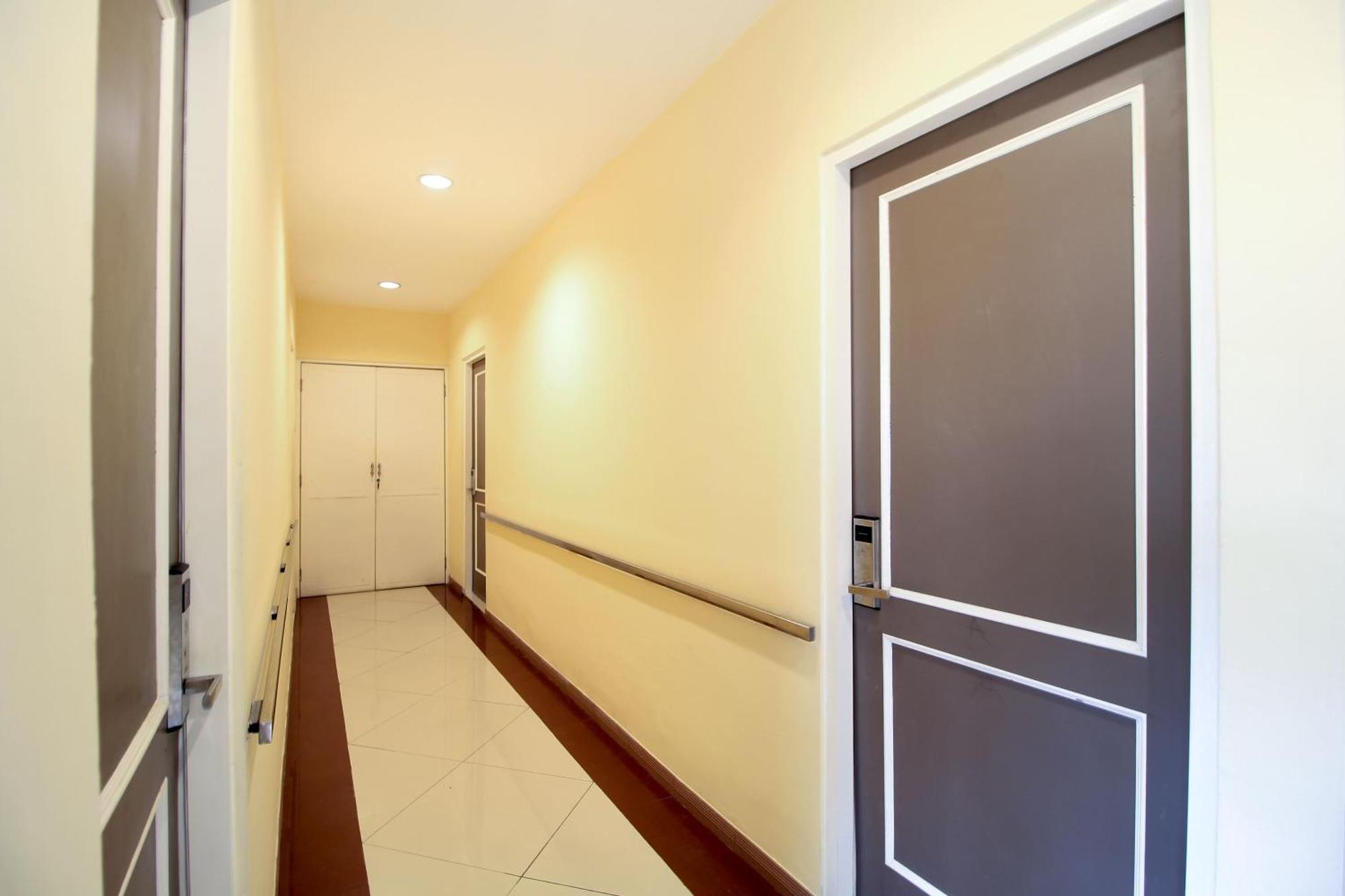 Super Oyo Capital O 175 K-60 Residence Surabaya Exterior photo