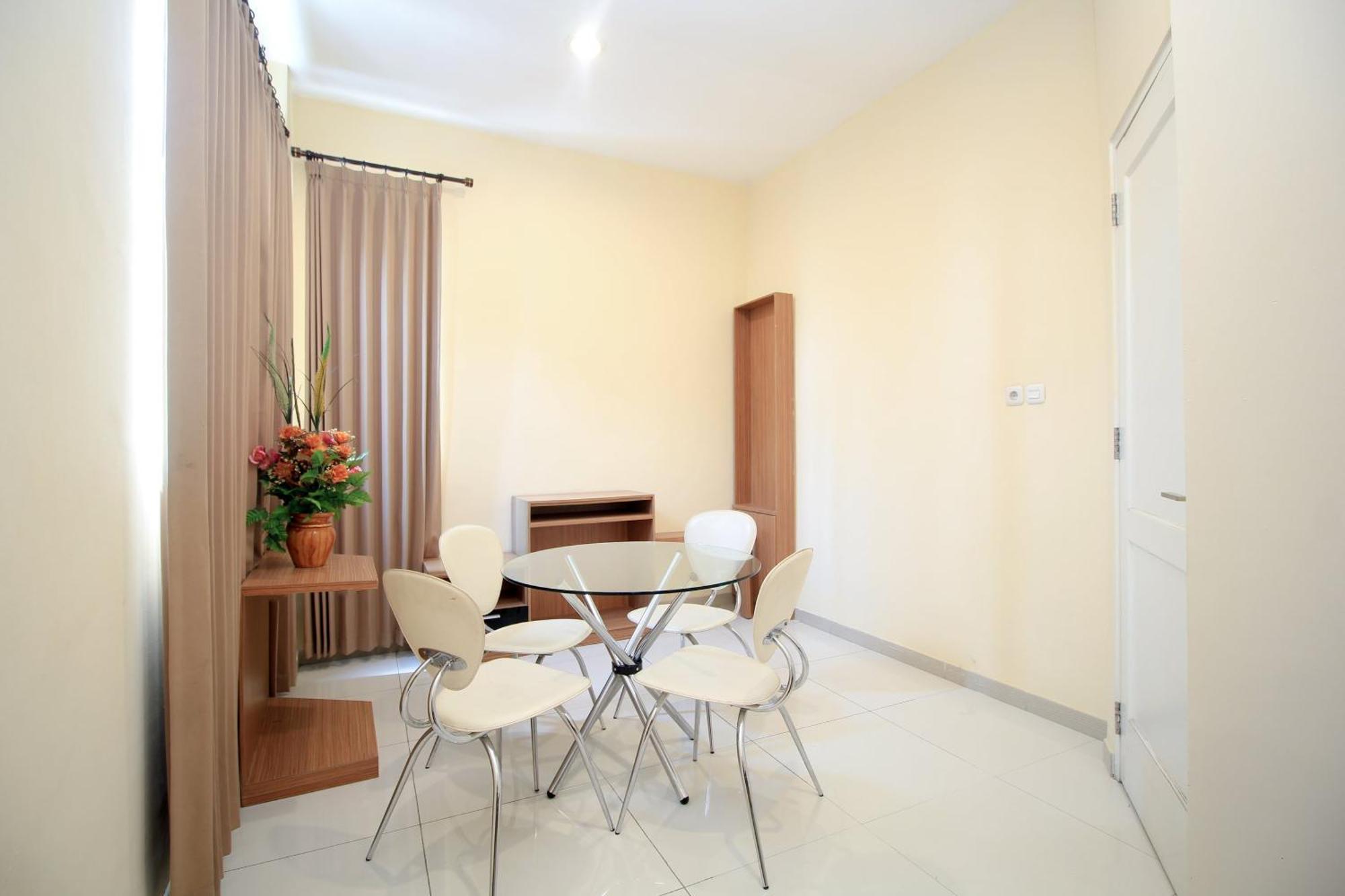 Super Oyo Capital O 175 K-60 Residence Surabaya Exterior photo
